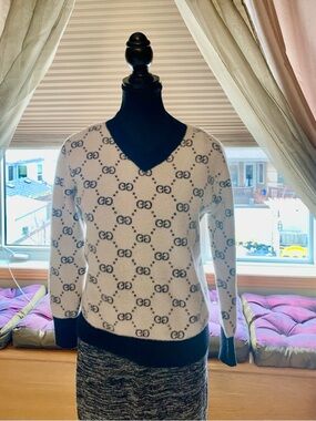 Cream & Navy V-Neck Logo-Pattern Sweater